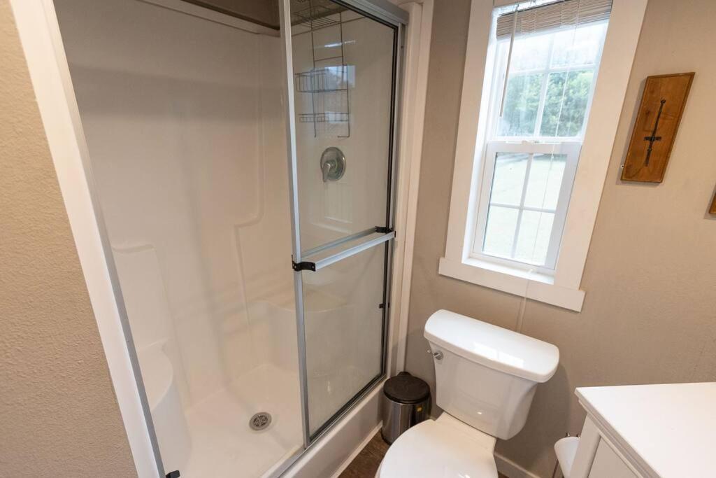 Pet Friendly Tiny House Rental With New Access To Guadalupe River Nbtx นิวบราวน์เฟลส์ ภายนอก รูปภาพ