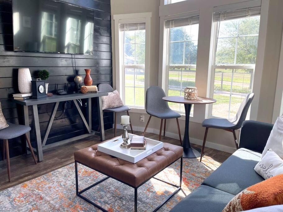 Pet Friendly Tiny House Rental With New Access To Guadalupe River Nbtx นิวบราวน์เฟลส์ ภายนอก รูปภาพ