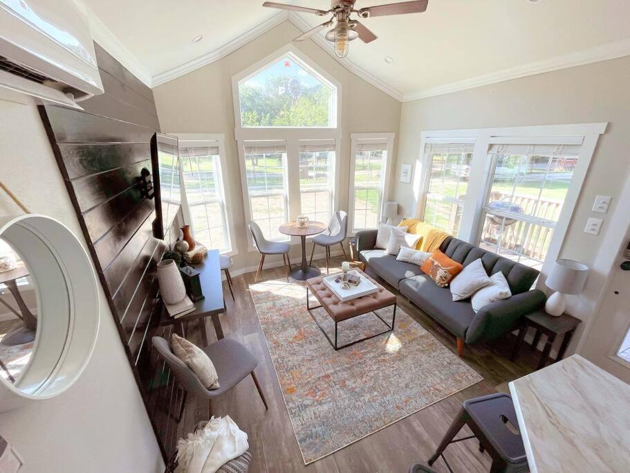 Pet Friendly Tiny House Rental With New Access To Guadalupe River Nbtx นิวบราวน์เฟลส์ ภายนอก รูปภาพ