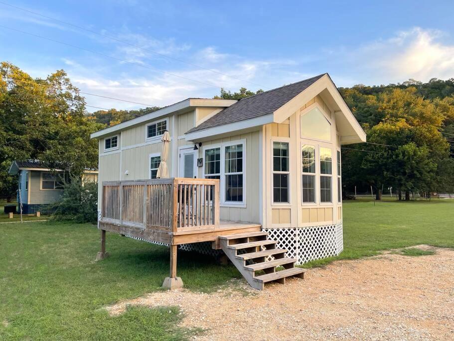 Pet Friendly Tiny House Rental With New Access To Guadalupe River Nbtx นิวบราวน์เฟลส์ ภายนอก รูปภาพ