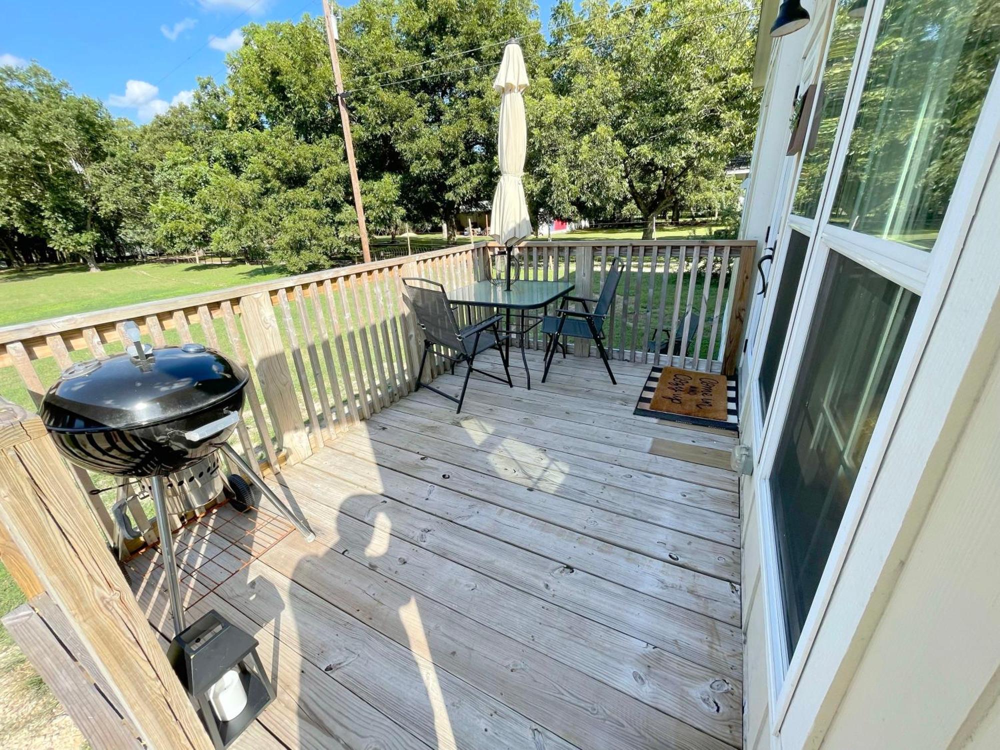 Pet Friendly Tiny House Rental With New Access To Guadalupe River Nbtx นิวบราวน์เฟลส์ ภายนอก รูปภาพ